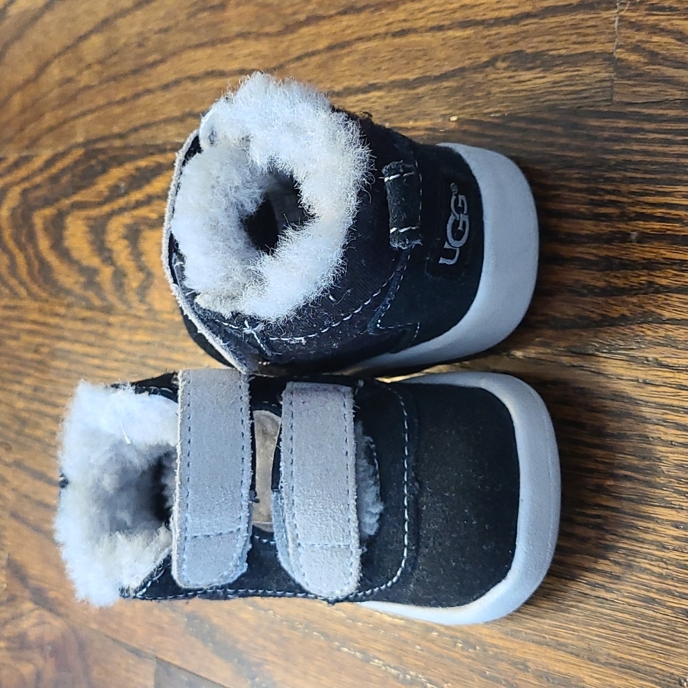 Ugg Baby Boots shearling with strap black size 0/1